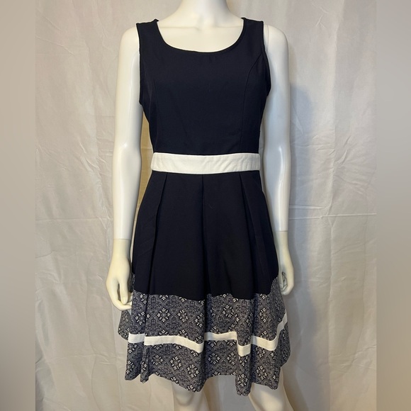 ANTHROPOLOGIE. DOE & RAE.NWT.Beautiful Navy & White sleeveless midi dress.Large. - Picture 2 of 12